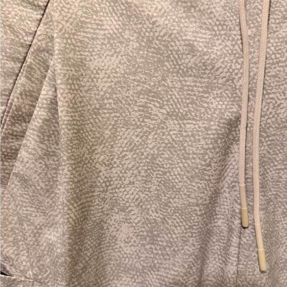 Athleta Venture Printed Jogger Pants – Taupe Activewear with Zipper Pockets. 10 - Picture 3 of 3